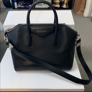 Givenchy SMALL ANTIGONA BAG IN GRAINED LEATHER